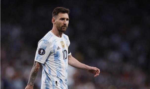 震撼瞬间！小学美术老师拍到中国空间站“凌超级满月”